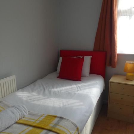 Chelsea House: Spacious 3-Bedroom with Garden Views Houghton Regis Exterior photo